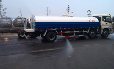 灑水車(chē)在工作時(shí)為何要放音樂(lè)？這里有大學(xué)問(wèn)