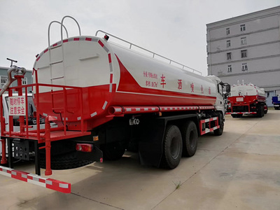 守護光澤縣潔凈與綠意 東風多利卡灑水車的多重使命