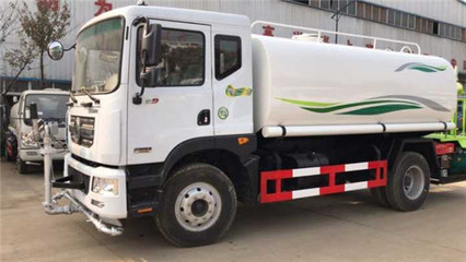 灑水車(chē)與洗掃車(chē)對(duì)比解析 如何選擇適合您需求的車(chē)型